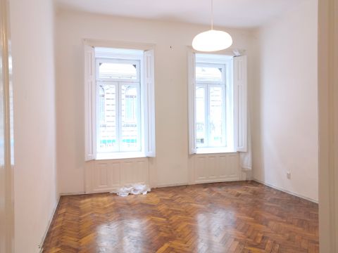 Eladó Lakás 1074 Budapest 7. kerület , Szövetség utcában, jó állapotú, azonnal birtokba vehető