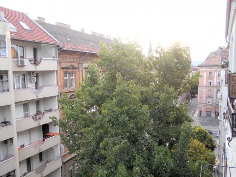 Eladó Lakás 1094 Budapest 9. kerület Petői hídhoz közel, Tompa utcára néző erkéllyel