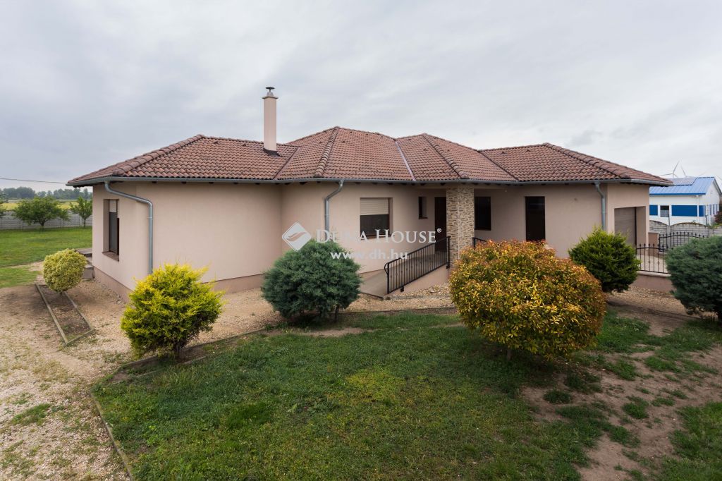 9245 Mosonszolnok , Szabadság út közelében — 1/22
