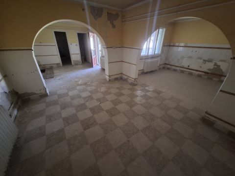 Eladó Ház 6100 Kiskunfélegyháza , Lakóház és üzlethelyiség többféle hasznosítással