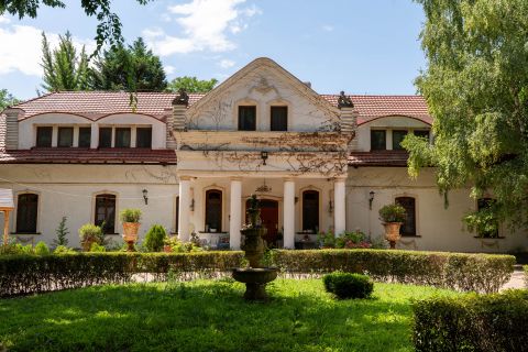 Eladó Ház 2911 Mocsa , Eladó Exkluzív Birtok a Tatai Régió Szívében
