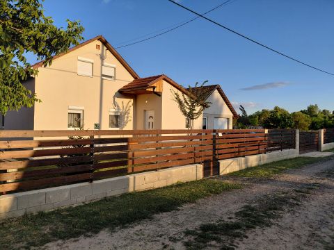 Eladó Ház 2711 Tápiószentmárton 