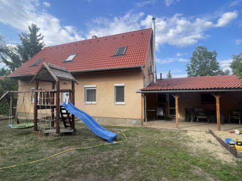 Eladó Ház 6000 Kecskemét Kadafalván 2 szintes HÁZ ELADÓ kedvező áron! 