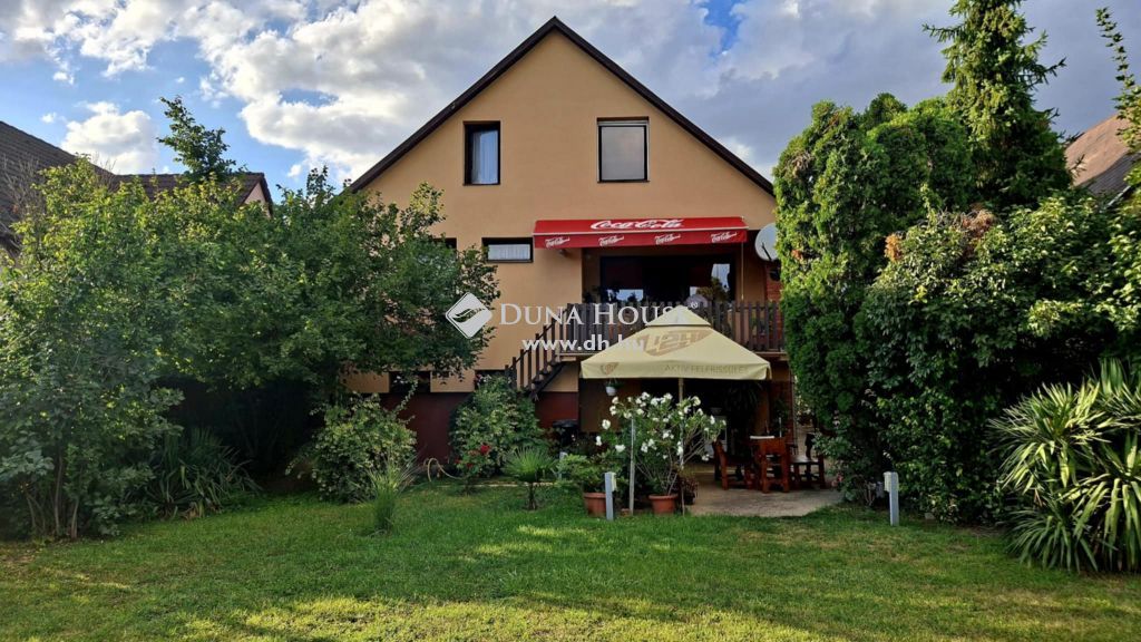 2481 Velence , Napelemes családi ház, jól működő üzlethelyiséggel — 1/25