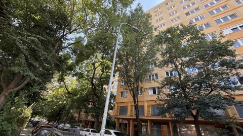 Eladó Lakás 1035 Budapest 3. kerület , Flórián térnél, NEM főútra néző 3 szobás felújított