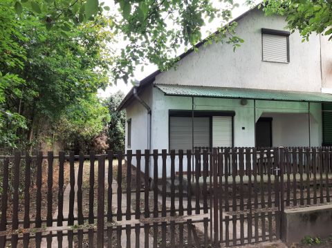 Eladó Ház 5130 Jászapáti , Nyaraló a ürdőtől 500 méterre!