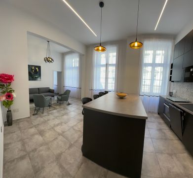 Eladó Lakás 1068 Budapest 6. kerület , Kodály Körönd közelében felújítót 3 szobás lakás.
