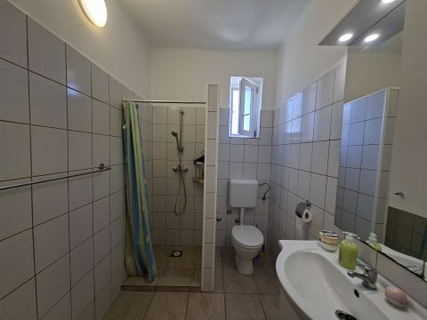 Kiadó Ház 7000 Sárbogárd 3 szobás felújított családi ház