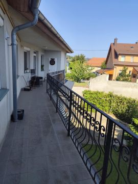 Eladó Lakás 9400 Sopron Egeredi domb/mediterrán stílus/I. emelet/erkély/gk.beállóval