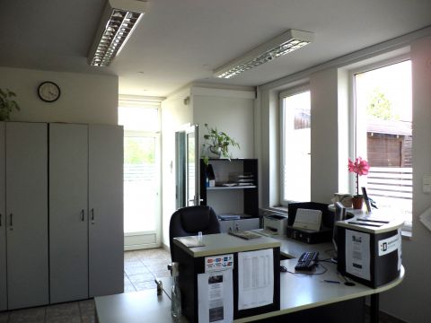 Eladó Iroda 2483 Gárdony , Központ és főút közelében