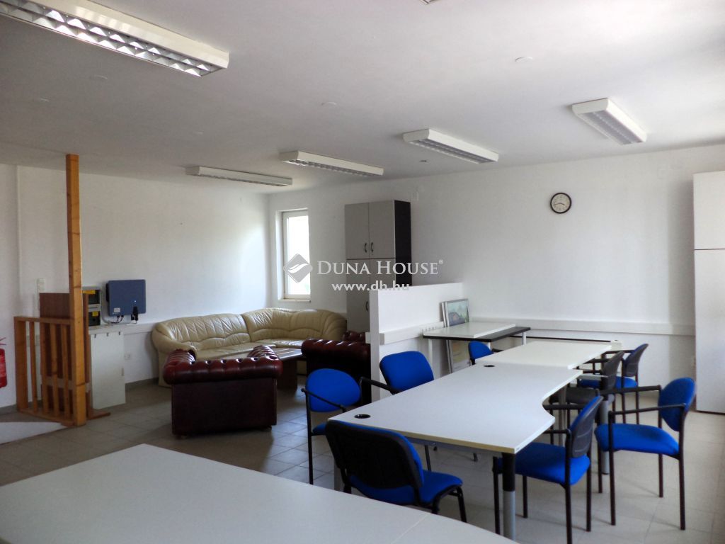 2483 Gárdony , Központ és főút közelében — 1/12