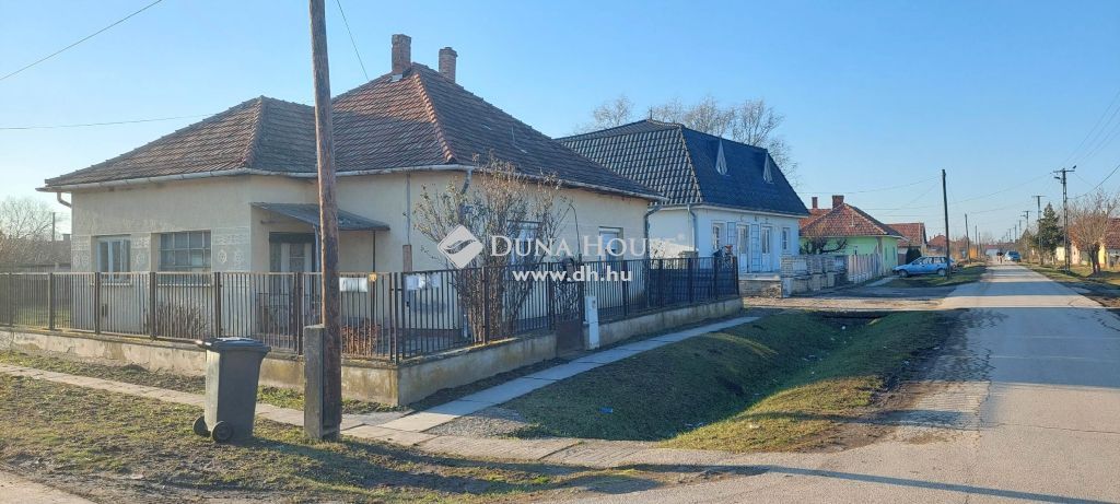 5530 Vésztő , Családi ház és üzlethelyiség egy telken eladó — 1/19