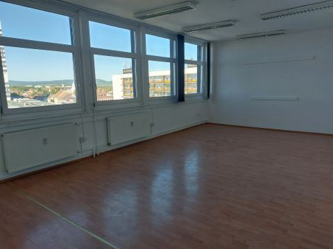 Eladó Iroda 8200 Veszprém , Veszprém Irodaház
