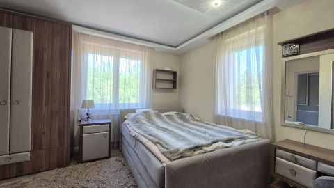 Eladó Ház 6000 Kecskemét 150nm-es nappali+3 szobás ház, duplagarázs, medence!