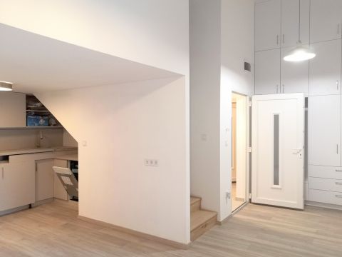 Eladó Lakás 1136 Budapest 13. kerület , Vígszínháztól pár lépésre újszerű, nappali + hálós apartman