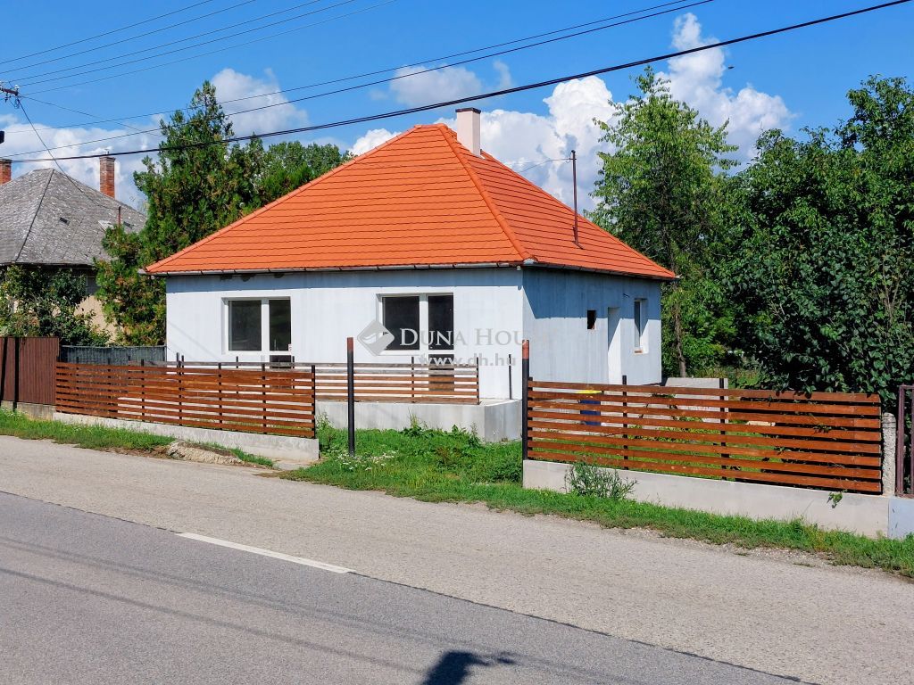2175 Kálló , Központban — 1/8