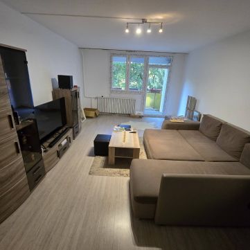 Eladó Lakás 6000 Kecskemét ELSŐ EMELET ERKÉLYES NAGY LAKÁS ELADÓ!