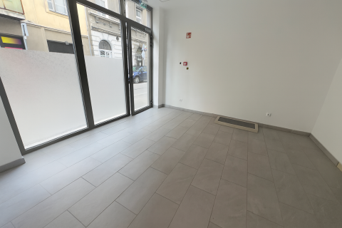 Eladó Üzlethelyiség 1084 Budapest 8. kerület 