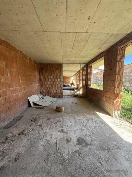 Eladó Üzlethelyiség 2051 Biatorbágy 