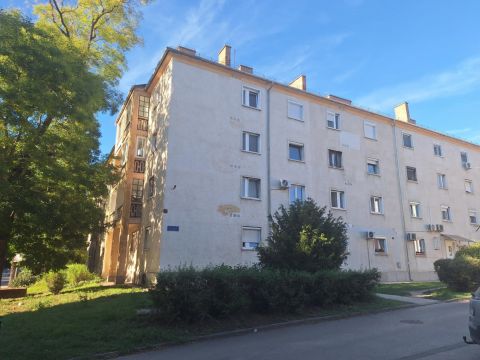 Eladó Lakás 2800 Tatabánya , Újvárosban