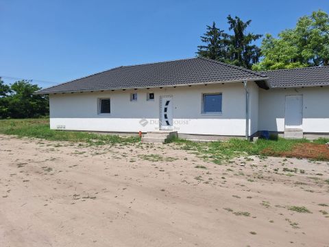 Eladó Ház 2340 Kiskunlacháza 