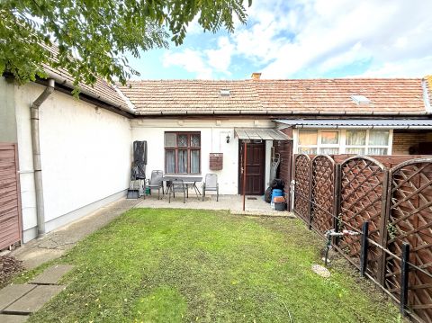 Eladó Lakás 1171 Budapest 17. kerület , Kis lakás, saját kerttel