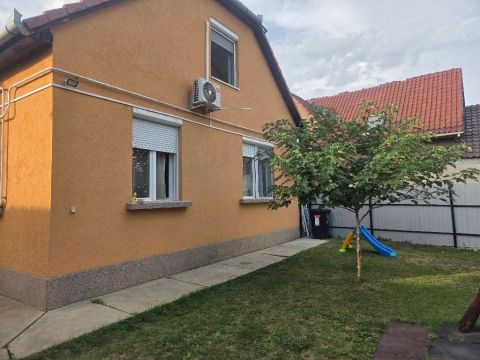 Eladó Ház 5000 Szolnok , 5000 Szolnok, Csendes