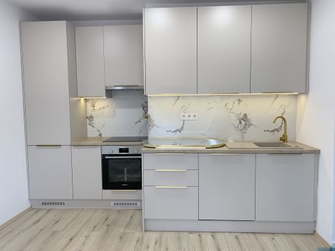 Eladó Lakás 1031 Budapest 3. kerület , Rómaifürdőn , teljesen felújított 3 szobás lakás