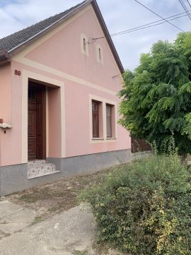 Eladó Ház 7131 Tolna Mözs főutcáján