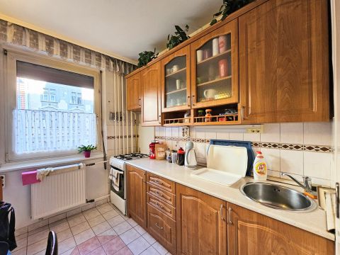 Eladó Lakás 1096 Budapest 9. kerület Erkéllyel és parkolási lehetőséggel, kiválló elosztású lakás