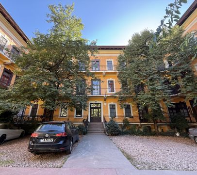 Eladó Lakás 1087 Budapest 8. kerület , Befektetők álma! 2 lakássá alakítható, 3 felszíni parkolóval