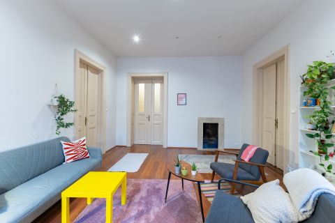 Eladó Lakás 1084 Budapest 8. kerület , Körúttal párhuzamos utcában, 132 nm-es, 4 szobás lakás