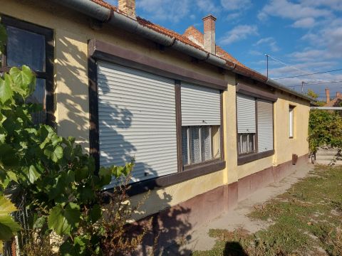 Eladó Ház 6070 Izsák 
