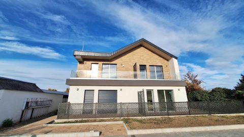 Kiadó Lakás 2367 Újhartyán , Újépítésű lakás, központi részen!!