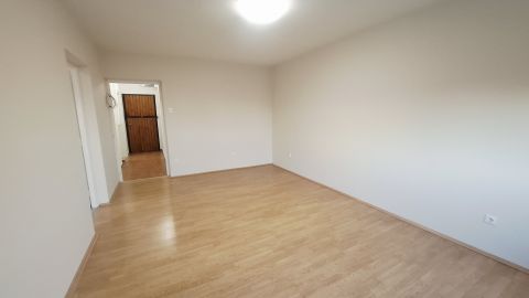 Eladó Lakás 1105 Budapest 10. kerület Kőbánya központjában felújított panellakás