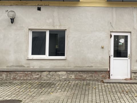 Eladó Iroda 9400 Sopron , Frekventált helyen, befektetési ingatlan eladó!