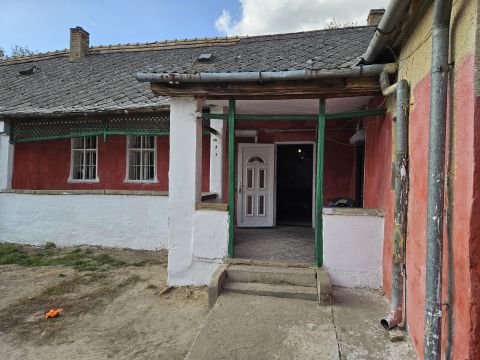 Eladó Ház 8137 Mezőkomárom Községház közelében