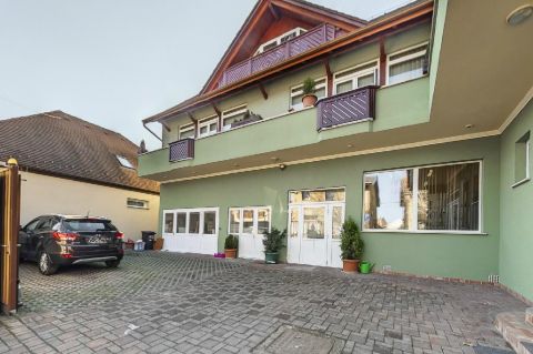 Eladó Üzlethelyiség 2085 Pilisvörösvár 2085 Pilisvörösvár, Központ