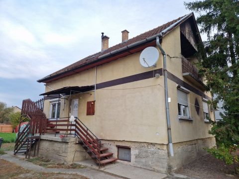 Eladó Ház 2200 Monor , Monoron eladó 2 generációs ház, AZONNAL BIRTOKBA VEHETŐ