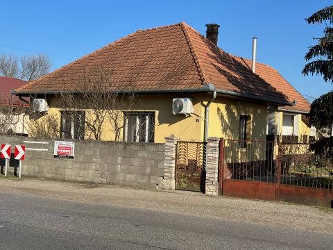 Eladó Ház 2764 Tápióbicske , Központhoz közel, frekventált helyen