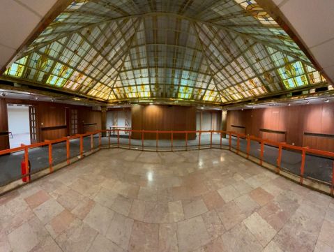 Eladó Üzlethelyiség 1054 Budapest 5. kerület , Lipótváros központján   1100 nm-es üzlethelyiség eladó!