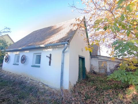 Eladó Ház 7711 Bár , Bár Pince