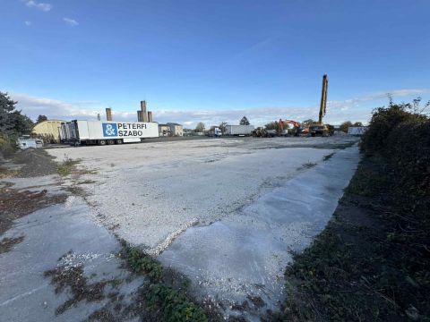 Kiadó Ipari 1214 Budapest 21. kerület , Kiadó aszfaltozott 1618m2 telephely az Orion utcán