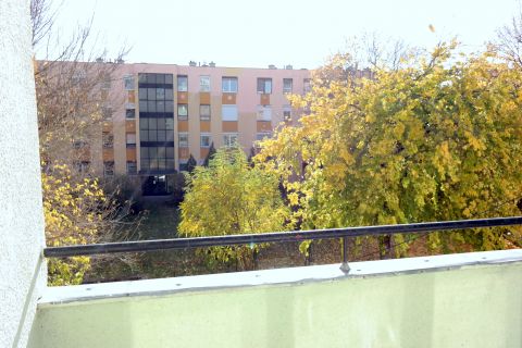 Eladó Lakás 1201 Budapest 20. kerület , Kossuth Lajos utcában egy festéssel költözhető, erkélyes