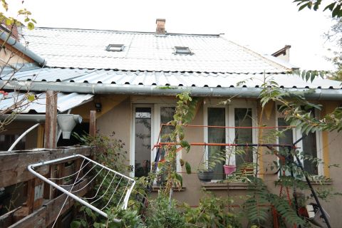 Eladó Ház 1201 Budapest 20. kerület Felújításra szoruló hátsó ikerházfél beépített tetőtérrel