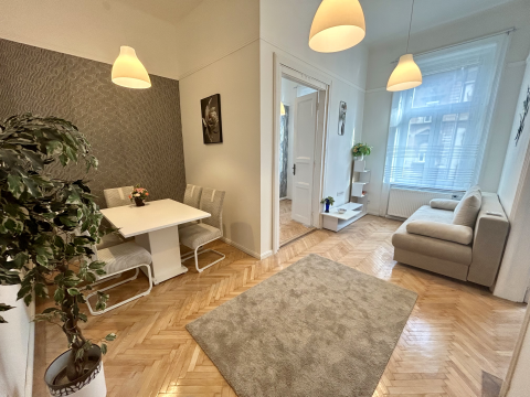 Eladó Lakás 1071 Budapest 7. kerület , NAPFÉNYES 2+2 FÉLSZOBÁS  BŐRÖNDÖS LAKÁS 5 PERCRE A LIGETTŐL