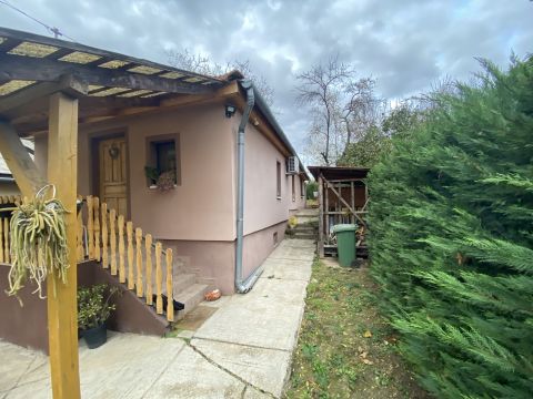 Eladó Ház 2421 Nagyvenyim , Központhoz közel