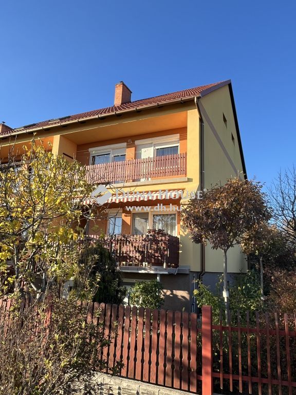 8100 Várpalota , Várpalota — 1/52