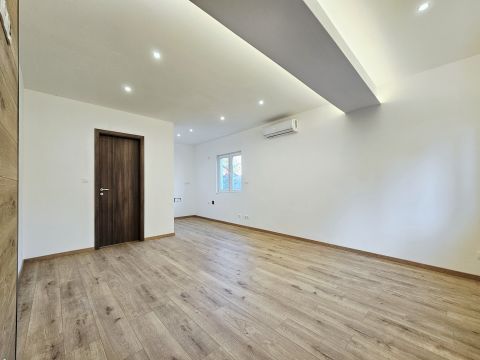 Eladó Ház 2132 Göd Felsőgöd központi részén