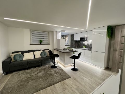 Eladó Lakás 1068 Budapest 6. kerület Kodály Köröndnél felújított, berendezett lakás